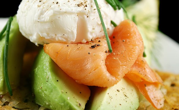 Poached eggs and smoked salmon with zucchini rosti